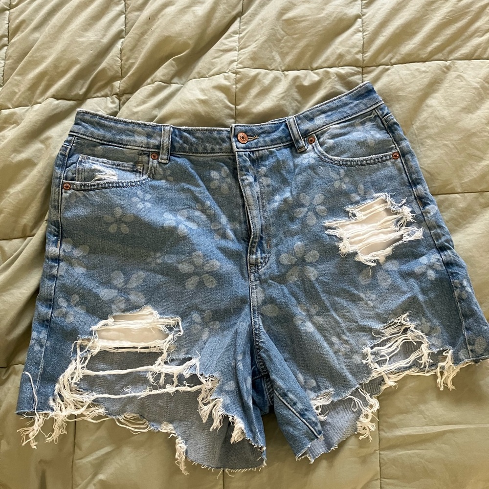 AE destroyed highest rise baggy short with flowers